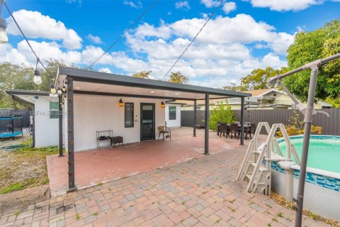 House in Hollywood, Florida 4 bedrooms, 133.13 sq.m. № 2030475 - photo 20