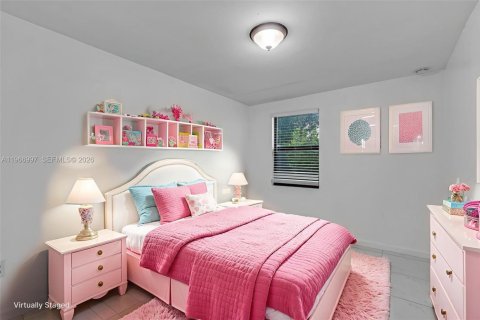 House in Hollywood, Florida 4 bedrooms, 133.13 sq.m. № 2030475 - photo 6