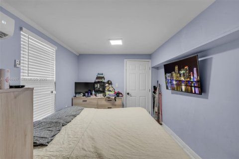 House in Hollywood, Florida 4 bedrooms, 133.13 sq.m. № 2030475 - photo 16