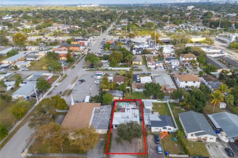 House in Hollywood, Florida 4 bedrooms, 133.13 sq.m. № 2030475 - photo 21