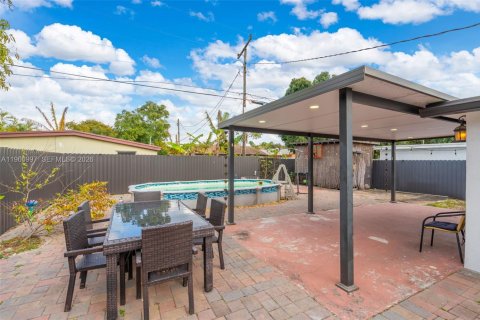 House in Hollywood, Florida 4 bedrooms, 133.13 sq.m. № 2030475 - photo 19