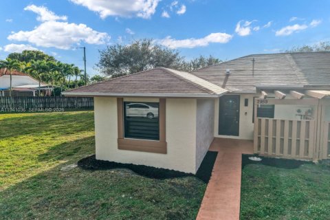 Купить виллу или дом в Санрайз, Флорида 3 спальни, 103.86м2, № 1998526 - фото 2