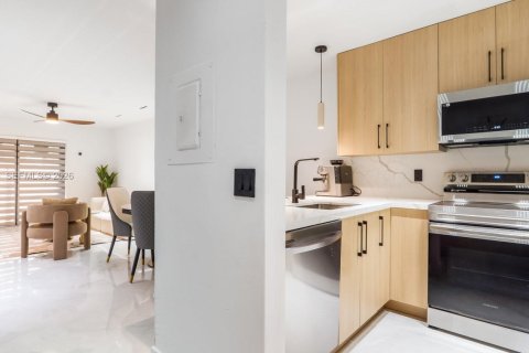 Купить виллу или дом в Санрайз, Флорида 3 спальни, 103.86м2, № 1998526 - фото 5