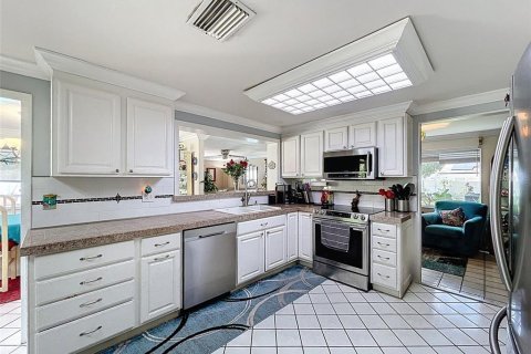 House in Tampa, Florida 4 bedrooms, 186.92 sq.m. № 1785540 - photo 24