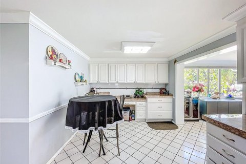 House in Tampa, Florida 4 bedrooms, 186.92 sq.m. № 1785540 - photo 26