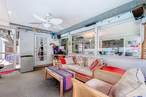 House in Tampa, Florida 4 bedrooms, 186.92 sq.m. № 1785540 - photo 5