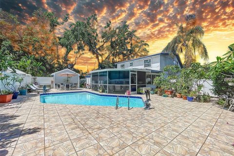 House in Tampa, Florida 4 bedrooms, 186.92 sq.m. № 1785540 - photo 2