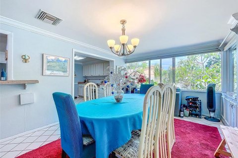 House in Tampa, Florida 4 bedrooms, 186.92 sq.m. № 1785540 - photo 14