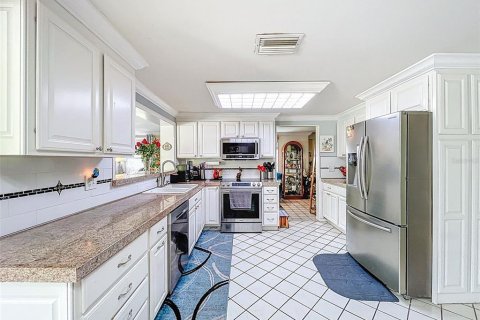 House in Tampa, Florida 4 bedrooms, 186.92 sq.m. № 1785540 - photo 3