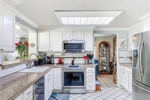 House in Tampa, Florida 4 bedrooms, 186.92 sq.m. № 1785540 - photo 21