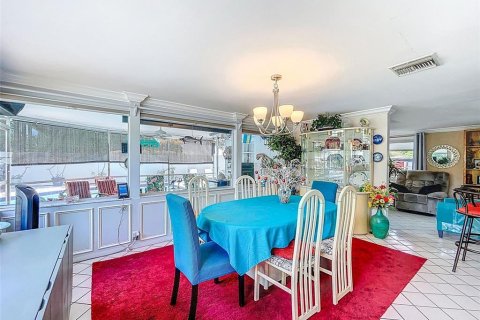 House in Tampa, Florida 4 bedrooms, 186.92 sq.m. № 1785540 - photo 11