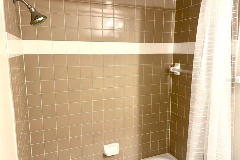 Condo in Bradenton, Florida, 2 bedrooms  № 2238695 - photo 15