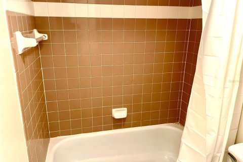Condo in Bradenton, Florida, 2 bedrooms  № 2238695 - photo 11