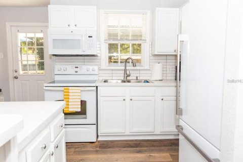 House in Tampa, Florida 2 bedrooms, 75.81 sq.m. № 2096377 - photo 9