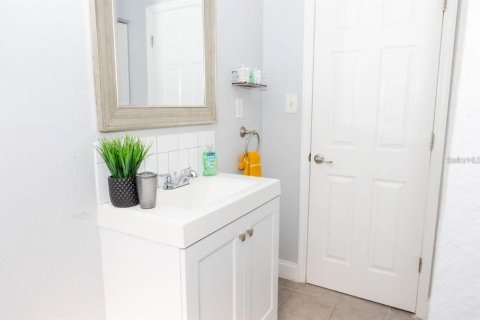 House in Tampa, Florida 2 bedrooms, 75.81 sq.m. № 2096377 - photo 19