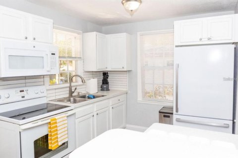 House in Tampa, Florida 2 bedrooms, 75.81 sq.m. № 2096377 - photo 12