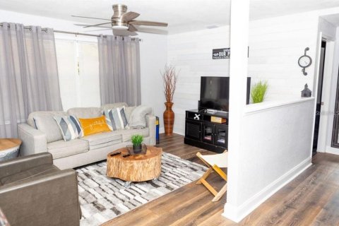 House in Tampa, Florida 2 bedrooms, 75.81 sq.m. № 2096377 - photo 15