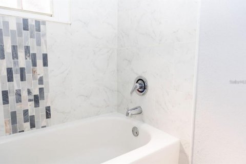 House in Tampa, Florida 2 bedrooms, 75.81 sq.m. № 2096377 - photo 20