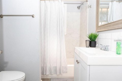 House in Tampa, Florida 2 bedrooms, 75.81 sq.m. № 2096377 - photo 18