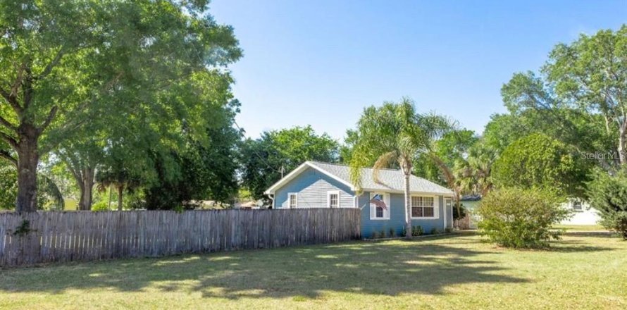 House in Tampa, Florida 2 bedrooms, 75.81 sq.m. № 2096377