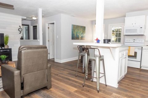House in Tampa, Florida 2 bedrooms, 75.81 sq.m. № 2096377 - photo 10
