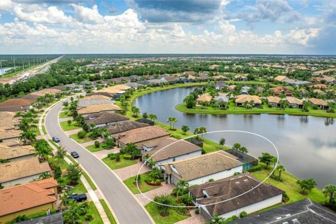 House in Bradenton, Florida 2 bedrooms, 189.71 sq.m. № 1873875 - photo 9