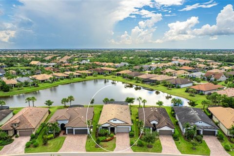 House in Bradenton, Florida 2 bedrooms, 189.71 sq.m. № 1873875 - photo 8