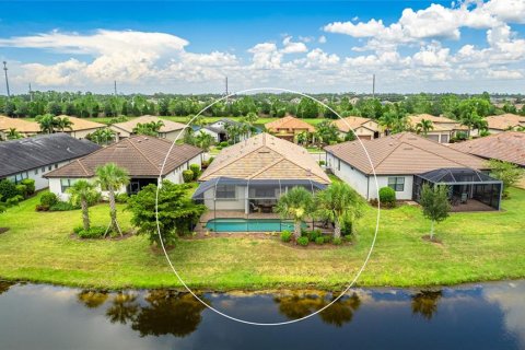 House in Bradenton, Florida 2 bedrooms, 189.71 sq.m. № 1873875 - photo 12