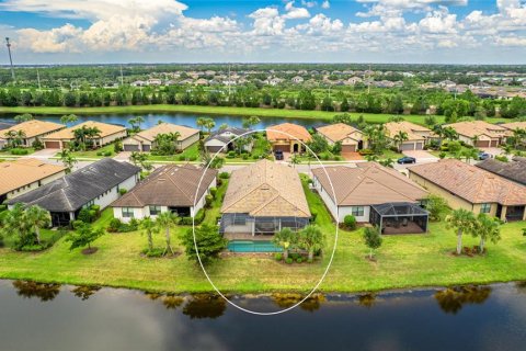 House in Bradenton, Florida 2 bedrooms, 189.71 sq.m. № 1873875 - photo 11