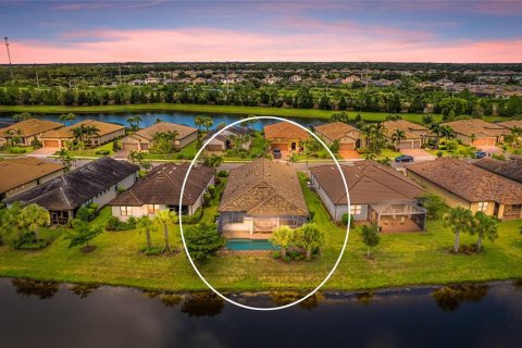 House in Bradenton, Florida 2 bedrooms, 189.71 sq.m. № 1873875 - photo 3