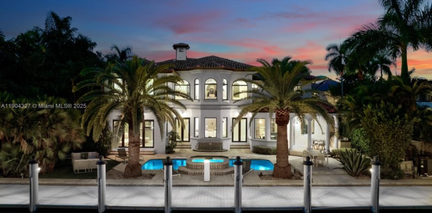 House in Fort Lauderdale, Florida 6 bedrooms, 430.32 sq.m. № 1954897