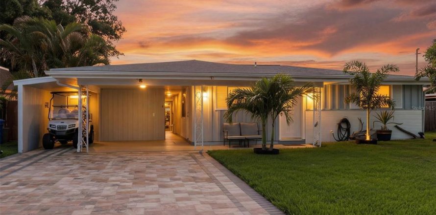 Villa ou maison à Dunedin, Floride 2 chambres, 109.62 m2 № 2237374