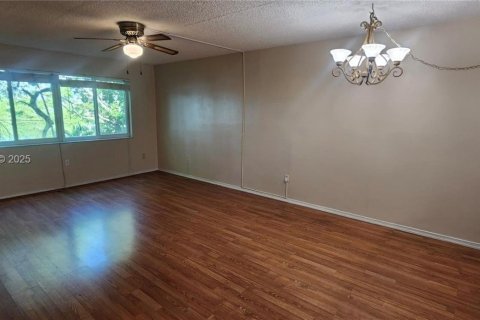 Condo in Homestead, Florida, 2 bedrooms № 1986748 - photo 2