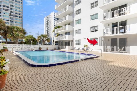 Condo in Hollywood, Florida, 1 bedroom  № 1477936 - photo 25