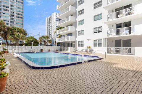 Condo in Hollywood, Florida, 1 bedroom  № 1477936 - photo 24