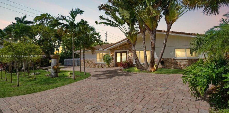 House in Lighthouse Point, Florida 3 bedrooms, 209.31 sq.m. № 1952039
