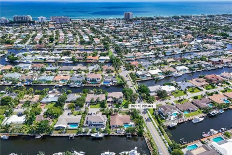 House in Lighthouse Point, Florida 3 bedrooms, 209.31 sq.m. № 1952039 - photo 27