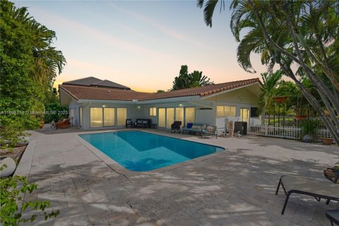 House in Lighthouse Point, Florida 3 bedrooms, 209.31 sq.m. № 1952039 - photo 7