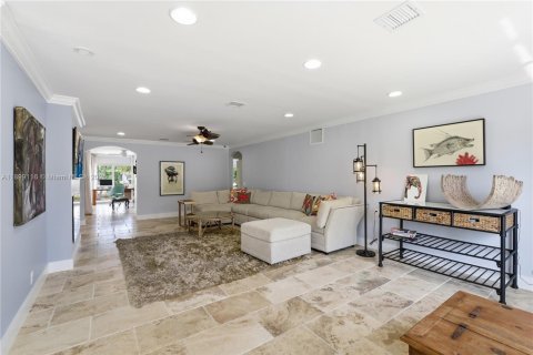 House in Lighthouse Point, Florida 3 bedrooms, 209.31 sq.m. № 1952039 - photo 10