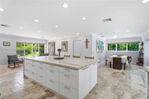 House in Lighthouse Point, Florida 3 bedrooms, 209.31 sq.m. № 1952039 - photo 13