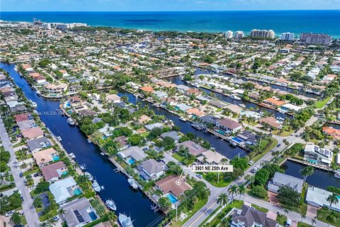 House in Lighthouse Point, Florida 3 bedrooms, 209.31 sq.m. № 1952039 - photo 26