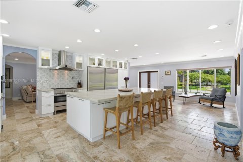 House in Lighthouse Point, Florida 3 bedrooms, 209.31 sq.m. № 1952039 - photo 11