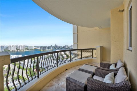 Condominio en alquiler en Sunny Isles Beach, Florida, 3 dormitorios, 205.69 m2 № 2260462 - foto 9