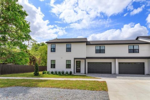 Duplex in Orlando, Florida 3 bedrooms, 162.67 sq.m. № 1615659 - photo 1