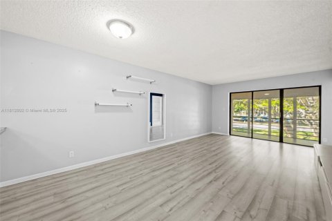 Condominio en venta en Pompano Beach, Florida, 2 dormitorios, 92.9 m2 № 1766445 - foto 2