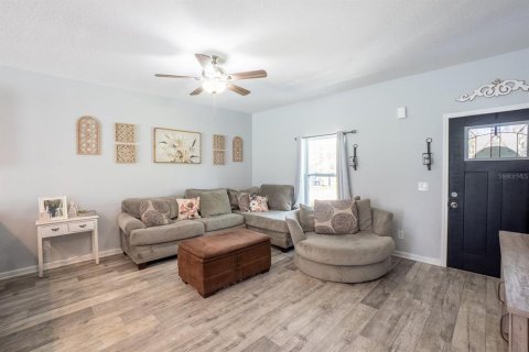 House in Hastings, Florida 3 bedrooms, 112.04 sq.m. № 2106837 - photo 2