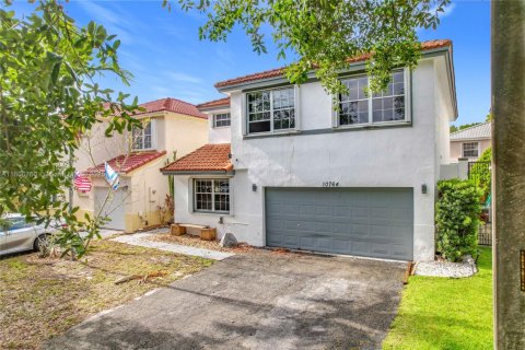 House in Cooper City, Florida 3 bedrooms, 193.61 sq.m. № 1739387 - photo 1