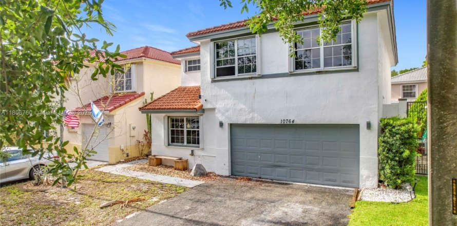 House in Cooper City, Florida 3 bedrooms, 193.61 sq.m. № 1739387