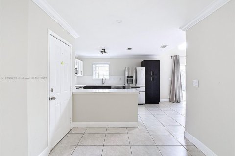 House in Cooper City, Florida 3 bedrooms, 193.61 sq.m. № 1739387 - photo 14