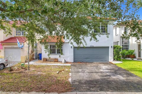 House in Cooper City, Florida 3 bedrooms, 193.61 sq.m. № 1739387 - photo 2